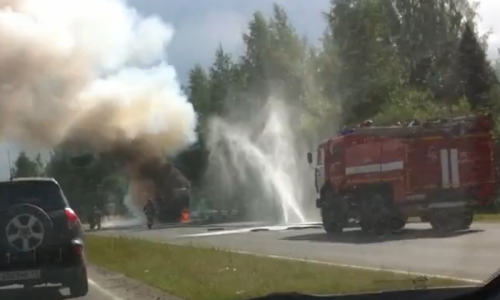 В Кирове на Советском тракте сгорел мусоровоз (ВИДЕО)
