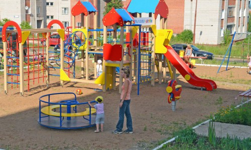 В центре Кирова откроют еще одну детскую площадку