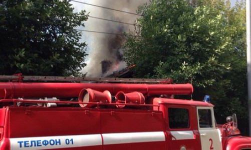 Третий пожар на улице Блюхера в Кирове: дознаватели уверены, что дом подожгли