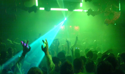 Кировским подросткам запретили без родителей посещать ночные и компьютерные клубы