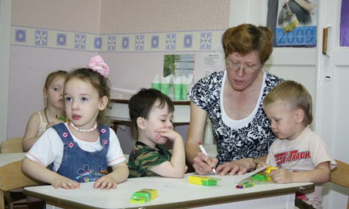 Житель Кировской области, придя за ребенком в детсад, избил воспитателя