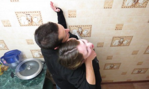 Кировчанка, не поделив со своей знакомой диван, жестоко убила ее