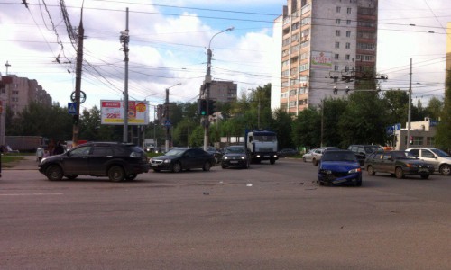 ДТП на Производственной: дорогу не поделили «ВАЗ» и «Лексус»