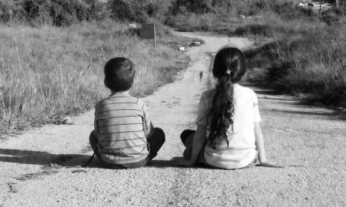 В Кирове полицейские вернули домой двух детей: мальчик и девочка «пошли в поход»