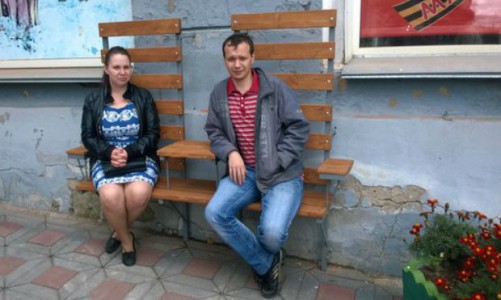 В центре Кирова поставили новые скамейки со столиками