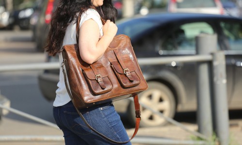 Какие сумки предпочитают кировчанки: 25 фото с улиц города
