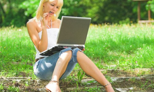 Треть кировчанок считают, что работать проще, чем сидеть с детьми