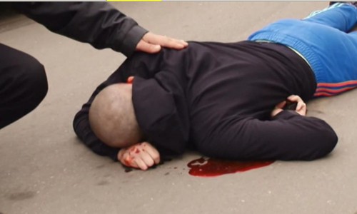 Видео: в Кирове водитель «Шевроле» сбил человека, пешеход подлетел над капотом и упал на асфальт