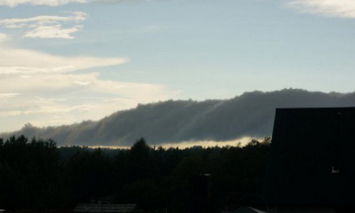 Кировчанка сфотографировала уникальное природное явление - облако-рулон