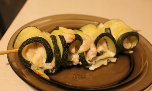 Рецепт из кабачков: рулетики с куриным мясом