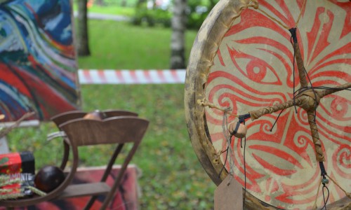 В рамках кировского фестиваля прошел арт-маркет от "Галереи Прогресса"