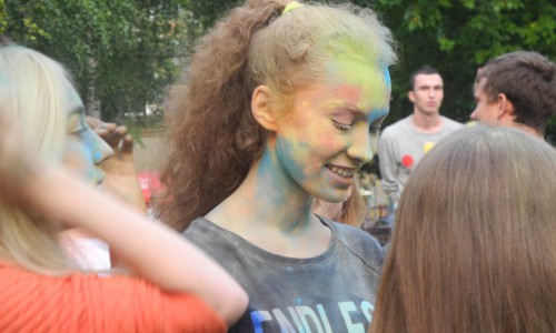 Фоторепортаж: в Кирове прошел Фестиваль ярких красок