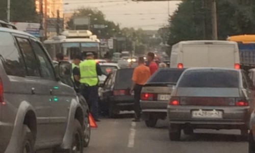 ДТП на Юго-Западе: на улице Ломоносова в час пик столкнулись три машины