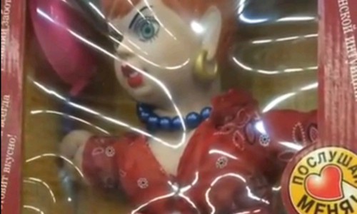 Детям лучше не показывать: в Кирове продают игрушку "Суровая жена"