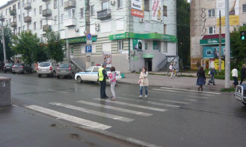 В Кирове водитель иномарки сбил 24-летнюю девушку и скрылся