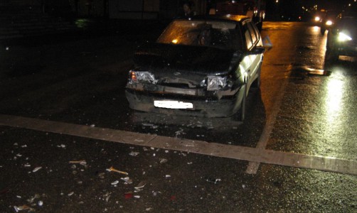 В Кирове "Лада" врезалась в "Рено": пострадали 30-летняя женщина и ее 4-летняя дочь