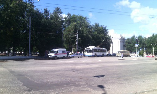 В Кирове в троллейбусе упал пассажир: на место ДТП приехали сотрудники ДПС и Скорая помощь