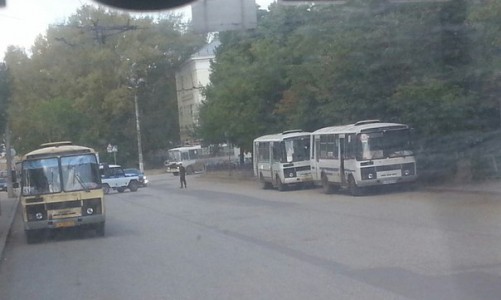 На площади "Авитек" перекрыли дорогу из-за сумки с черепом