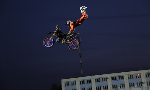Фоторепортаж: в Кирове на мотофристайл-шоу выступили лучшие представители мира экстрима