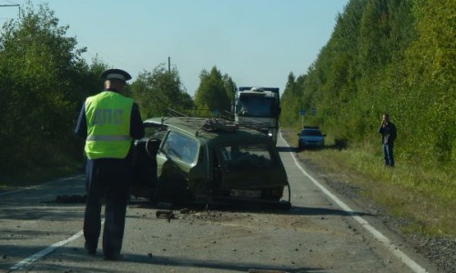 В Кировской области столкнулись "Нива" и "двенадцатая": пострадали оба водителя (ВИДЕО)