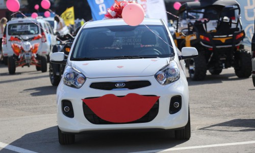 Дни романтики в Кирове: на Театральной площади выбрали самую образцовую автоледи