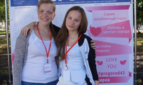 Фоторепортаж: на Театральной площади отметили Дни Романтики