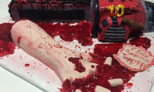 Кировскому школьнику на 10-летие мама подарила торт в виде отрубленной руки