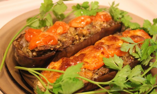 Фаршированные баклажаны: нарядное и вкусное блюдо