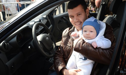 Три кировские семьи выиграли автомобили