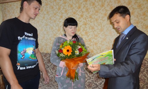 Родителям тройняшек в Кирове дали по 50 тысяч рублей