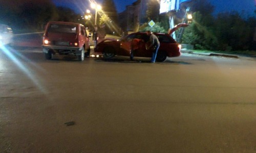 При столкновении «Нивы» и «Форда» пострадала кировчанка