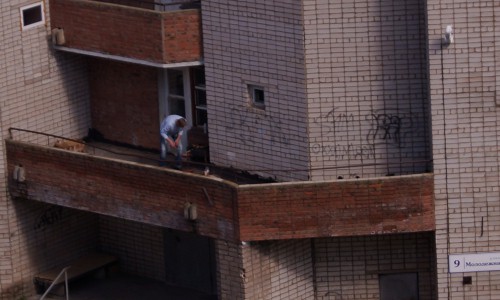 Жители Кировской области пожарили шашлык на балконе