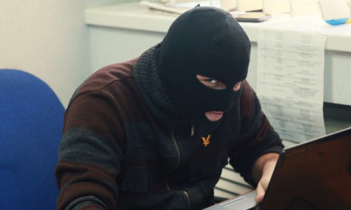 В Кирове директор фирмы и стоматолог распространяли наркотики