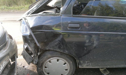 В Кировской области столкнулись три авто: есть пострадавшие