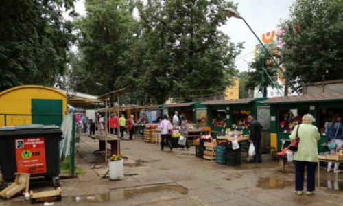 Ларьки ярмарки на Комсомольской в Кирове должны снести за три дня