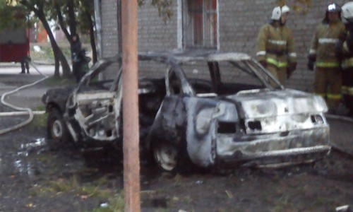 На Подгорной автомобиль выгорел дотла