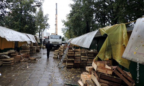 В Кирове на Комсомольской начали сносить ларьки