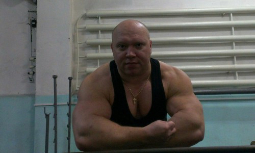 Начальник кировского следственного изолятора стал лучшим пауэрлифтером