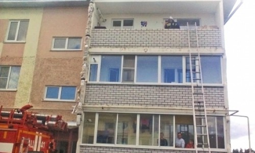 В Кировской области сотрудники МЧС спасли запертого в квартире пятимесячного ребенка