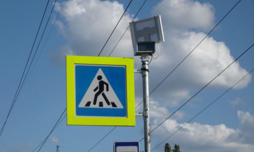 В Кирове на Сурикова не работает дорожный знак с солнечной батареей