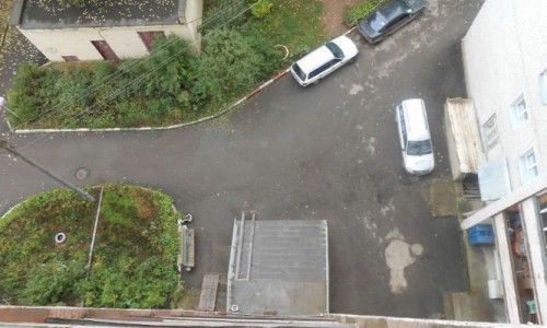 Житель Кировской области разбился, упав с пятого этажа