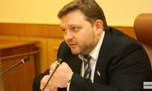 С Никитой Белых можно будет поговорить по телефону