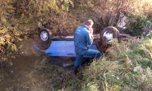 В Куменском районе «девятка» улетела в кювет: водитель погиб, пассажира увезли в больницу