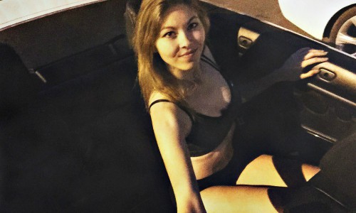 Кировчанка исполнила откровенный танец на Театральной площади