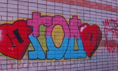 Фоторепортаж от читателей: 5 фотографий интересных надписей на домах