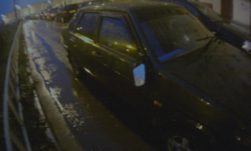 В Кирове мужчина на ходу пытался заскочить в автомобиль