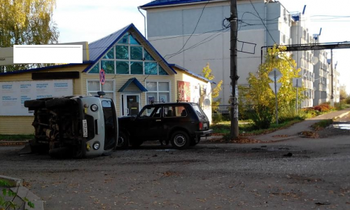 В Кировской области столкнулись "ВАЗ" и "УАЗ": трое пострадавших