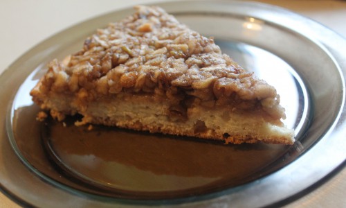 Осенний пирог: с яблоками, орехами и корицей