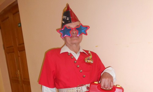 Вятский модник вышел на прогулку в костюме американского военного