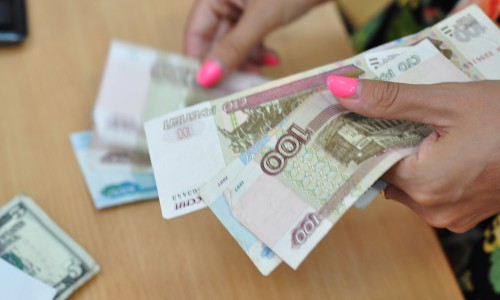 Размер средней взятки чиновникам в Кировской области превышает 100 тысяч рублей